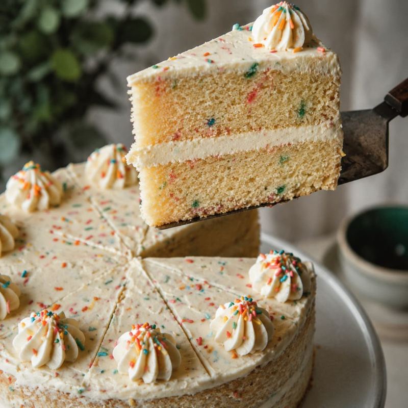 Whole celebration cake baked at Kāffi Colombo
